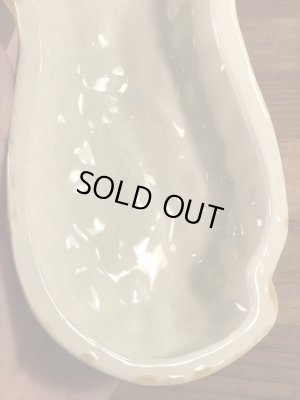 ピーナツの形をしたセラミック製の70’sヴィンテージ入れ物