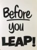 “Look Before You Leap!”のメッセージが書かれた70’sヴィンテージサインボード
