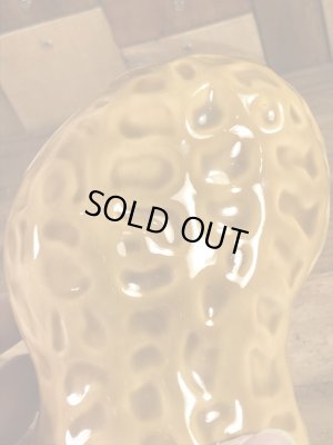 ピーナツの形をしたセラミック製の70’sヴィンテージ入れ物