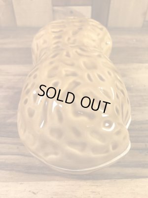 ピーナツの形をしたセラミック製の70’sヴィンテージ入れ物