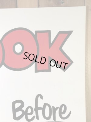 “Look Before You Leap!”のメッセージが書かれた70’sヴィンテージサインボード