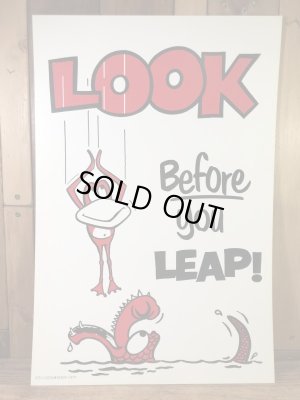 “Look Before You Leap!”のメッセージが書かれた70年代ビンテージ看板