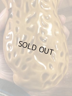 ピーナッツの形をした陶器製の70年代ビンテージ容器