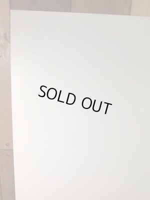 “Look Before You Leap!”のメッセージが書かれた70’sヴィンテージサインボード