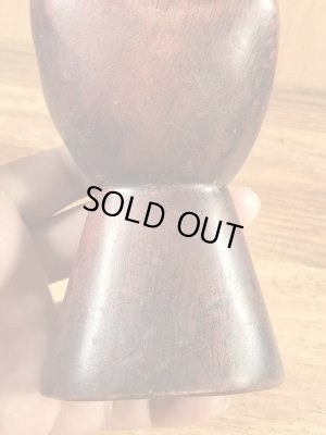 ファックサインの木彫りの70年代ビンテージ置物