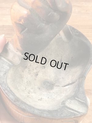 ピースサインの木彫りの70年代ビンテージ灰皿