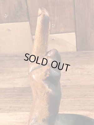 ピースサインの木彫りの70年代ビンテージ灰皿