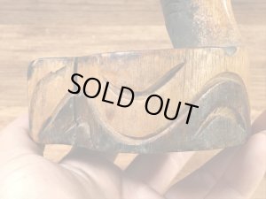 ピースサインの木彫りの70’sヴィンテージアシュトレイ