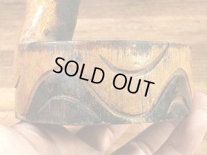 ピースサインの木彫りの70’sヴィンテージアシュトレイ