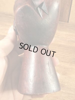 ファックサインの木彫りの70年代ビンテージ置物