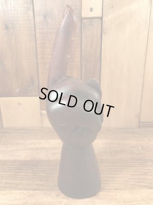 ファックサインの木彫りの70年代ビンテージ置物