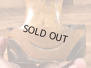 ピースサインの木彫りの70’sヴィンテージアシュトレイ