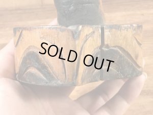 ピースサインの木彫りの70’sヴィンテージアシュトレイ