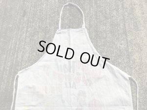 Hail Hail The Gangs All Hungryのメッセージが書かれたバーベキュー用の50年代ビンテージエプロン