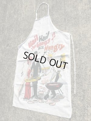 Hail Hail The Gangs All Hungryのメッセージが書かれたバーベキュー用の50年代ビンテージエプロン