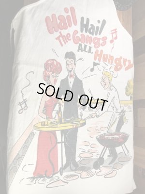 Hail Hail The Gangs All Hungryのメッセージが書かれたバーベキュー用の50年代ビンテージエプロン