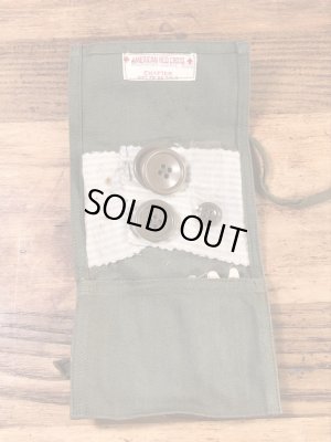 アメリカンレッドクロスのヘリンボーン生地の40年代ビンテージソーイングキット