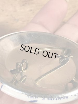 カレッジ物のイベントの70年代ビンテージ缶バッジ