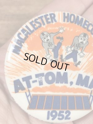 カレッジ物のイベントの50年代ビンテージ缶バッジ