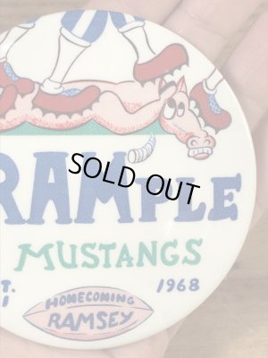 アメリカのハイスクール物の60’sヴィンテージ缶バッチ