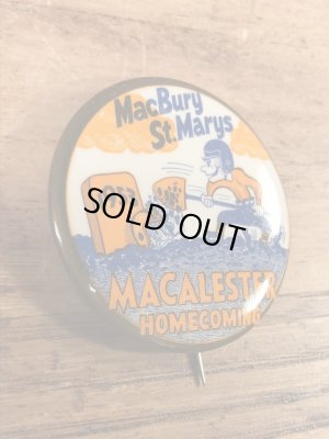 Macalester Colleggのイベント物の50’sヴィンテージ缶バッチ