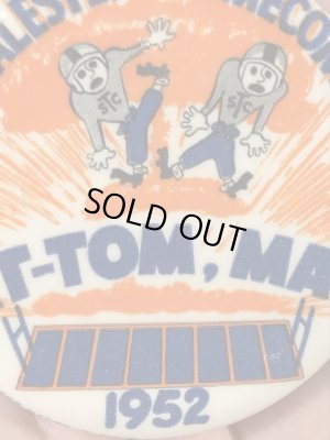 カレッジ物のイベントの50年代ビンテージ缶バッジ