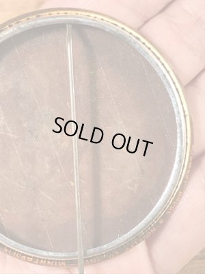 Macalester Colleggのイベント物の50’sヴィンテージ缶バッチ