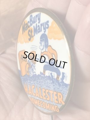 カレッジ物のイベントの50年代ビンテージ缶バッジ