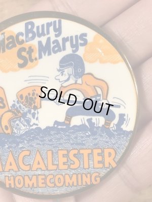 Macalester Colleggのイベント物の50’sヴィンテージ缶バッチ