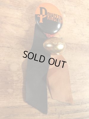 カレッジ物のフットボール大会の40年代ビンテージ缶バッジ