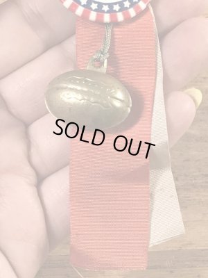 カレッジ物のフットボール大会の40’sヴィンテージ缶バッチ