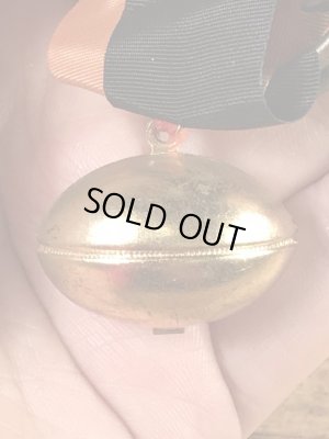 ユニバーシティ物のフットボールイベントの40’sヴィンテージ缶バッチ