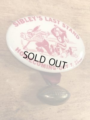 カレッジ物のフットボールイベントの60年代ビンテージ缶バッジ