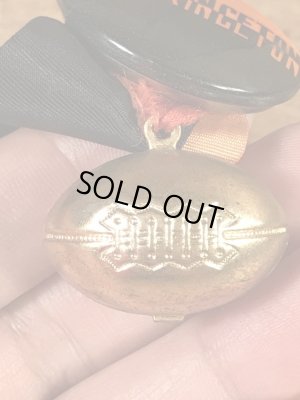 ユニバーシティ物のフットボールイベントの40’sヴィンテージ缶バッチ