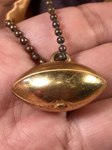 他の写真1: “Iowa” Foot Ball College Pin Back　カレッジ　ビンテージ　缶バッジ　フットボール　50〜60年代