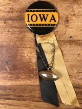 “Iowa” Foot Ball College Pin Back　カレッジ　ビンテージ　缶バッジ　フットボール　50〜60年代