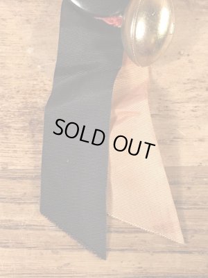 カレッジ物のフットボール大会の40年代ビンテージ缶バッジ