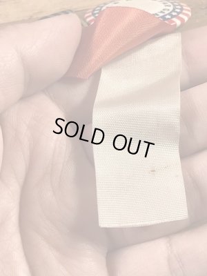 カレッジ物のフットボール大会の40年代ビンテージ缶バッジ