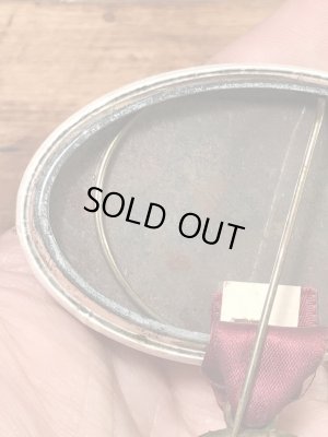 カレッジ物のフットボールイベントの60年代ビンテージ缶バッジ