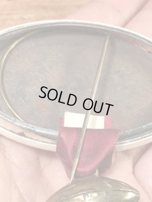 カレッジ物のフットボールイベントの60年代ビンテージ缶バッジ