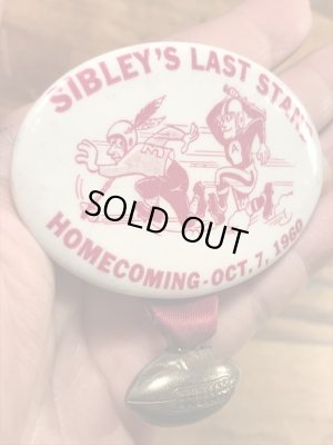 カレッジ物のフットボールイベントの60’sヴィンテージ缶バッチ