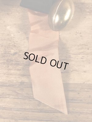 ユニバーシティ物のフットボールイベントの40’sヴィンテージ缶バッチ