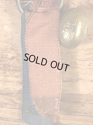 ユニバーシティ物のフットボール大会の40年代ビンテージ缶バッジ