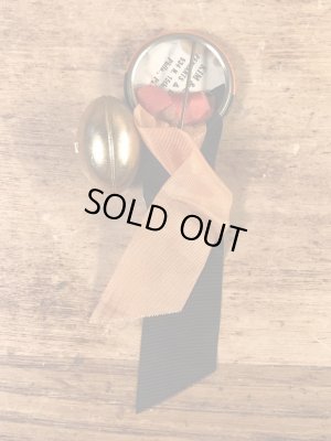 ユニバーシティ物のフットボールイベントの40’sヴィンテージ缶バッチ