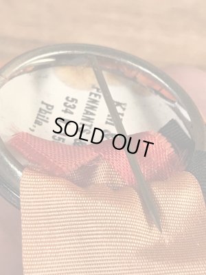 カレッジ物のフットボール大会の40年代ビンテージ缶バッジ