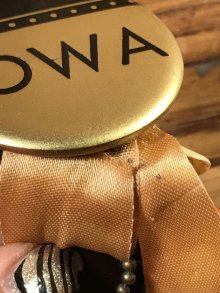 他の写真2: “Iowa” Foot Ball College Pin Back　カレッジ　ビンテージ　缶バッジ　フットボール　50〜60年代