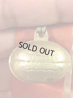 カレッジ物のフットボール大会の40年代ビンテージ缶バッジ