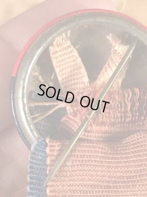 カレッジ物のフットボール大会の40’sヴィンテージ缶バッチ