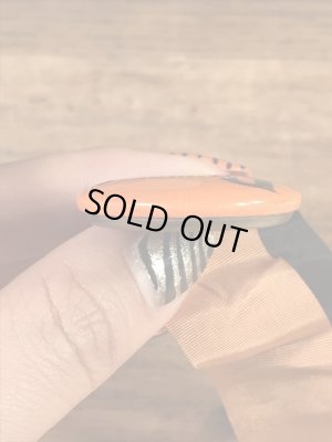 カレッジ物のフットボール大会の40年代ビンテージ缶バッジ