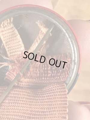 ユニバーシティ物のフットボール大会の40年代ビンテージ缶バッジ